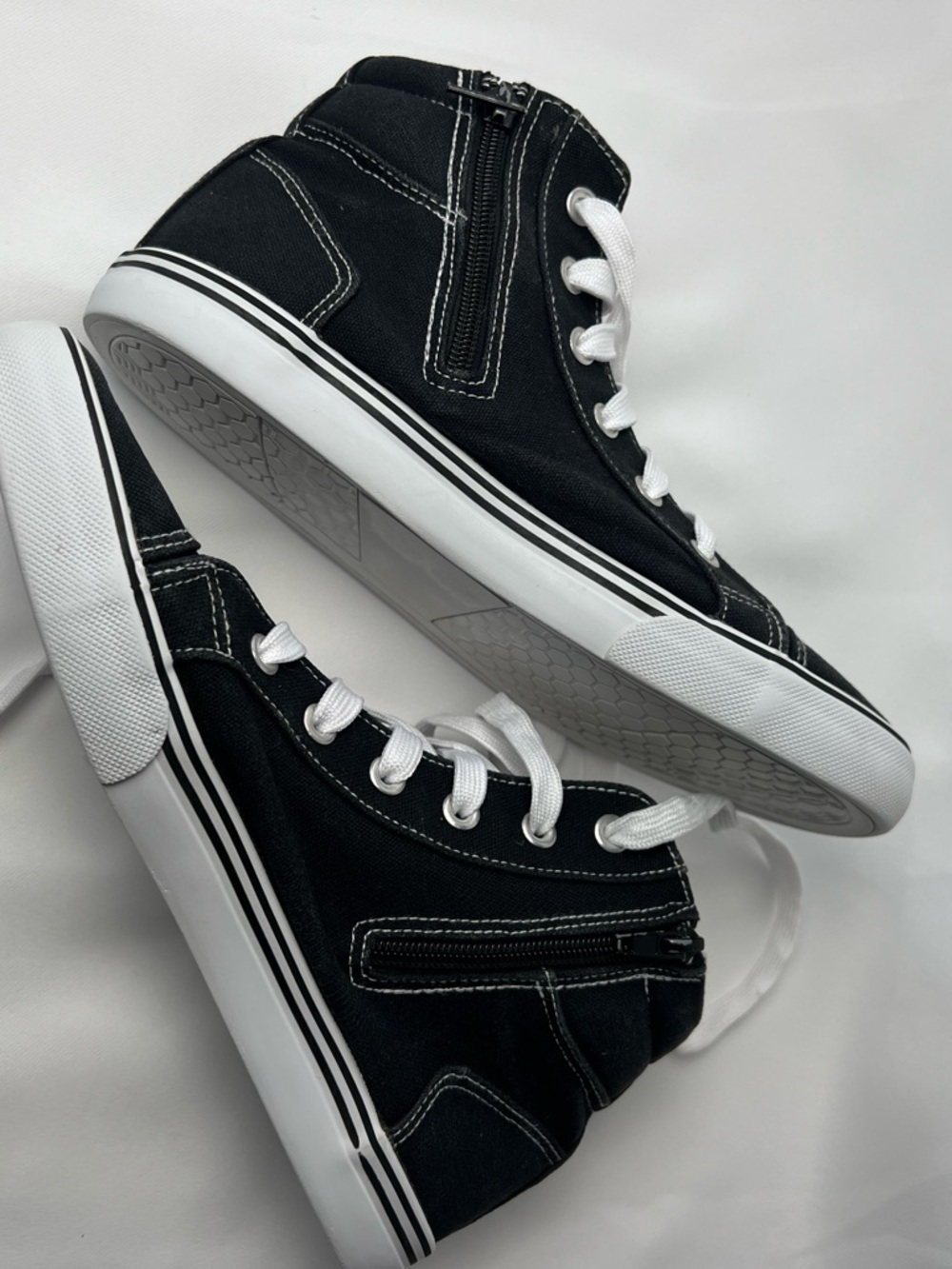 Tommy Bahama Big Boy Black Canvas High Top Unisex Sneakers Size 5 Lace Up & Zip